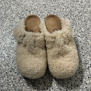 NWOT Birkenstock fuzzy papillon wedges
